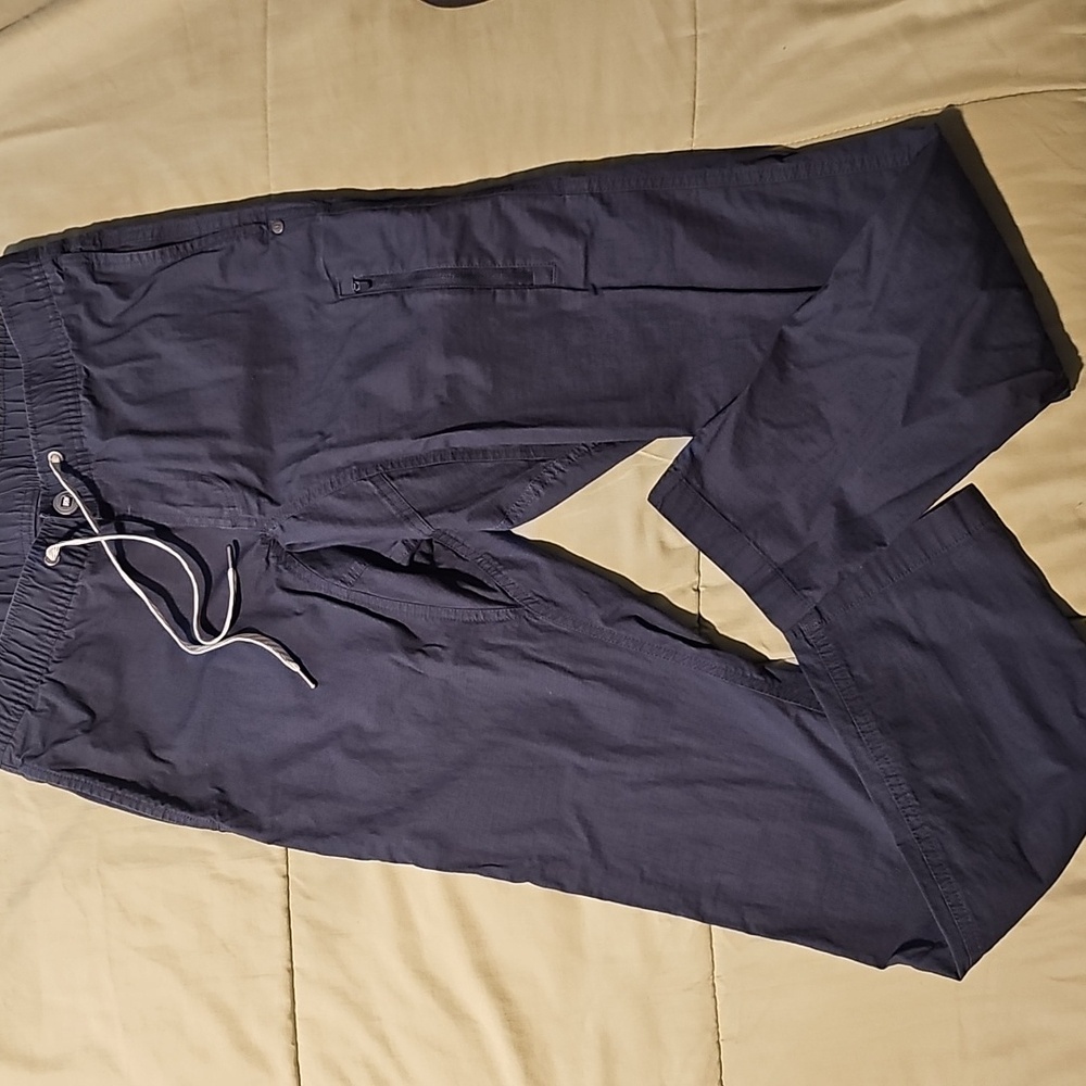 Vuori Mens ripstop pants. Like new